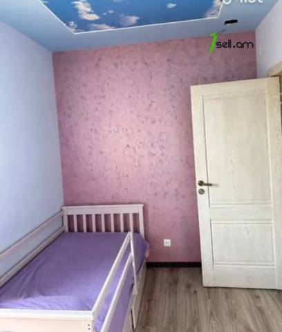 3 սենյականոց բնակարան Մոլդովական փողոցում, 82 ք.մ., 3/5 հարկ, կապիտալ վերանորոգված, քարե շենք