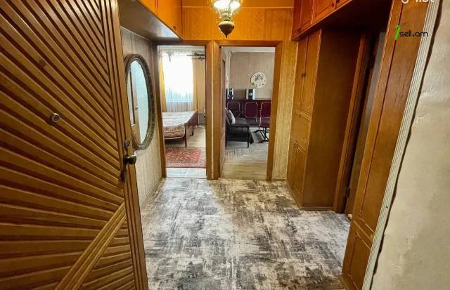 2 սենյականոց բնակարան Նաիրի Զարյան փողոցում, 46 քմ, նախավերջին հարկ, մասնակի վերանորոգում, քարե շենք