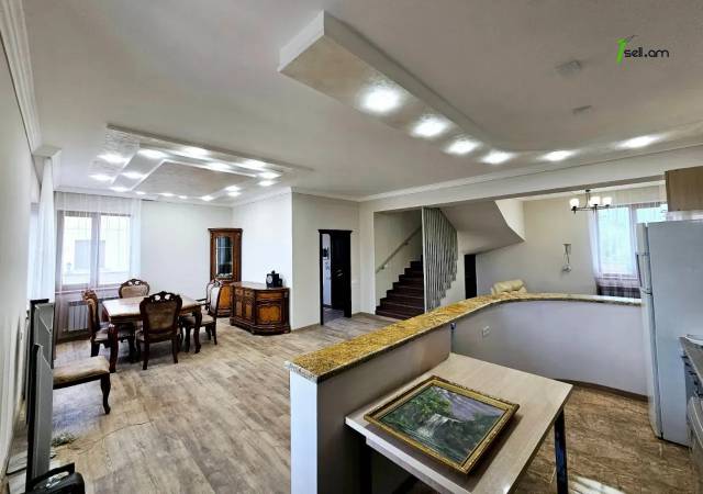 Երկու հարկանի քարե տուն Ջրվեժում, 1400 ք.մ., 3+ սանհանգույց, կապիտալ վերանորոգված