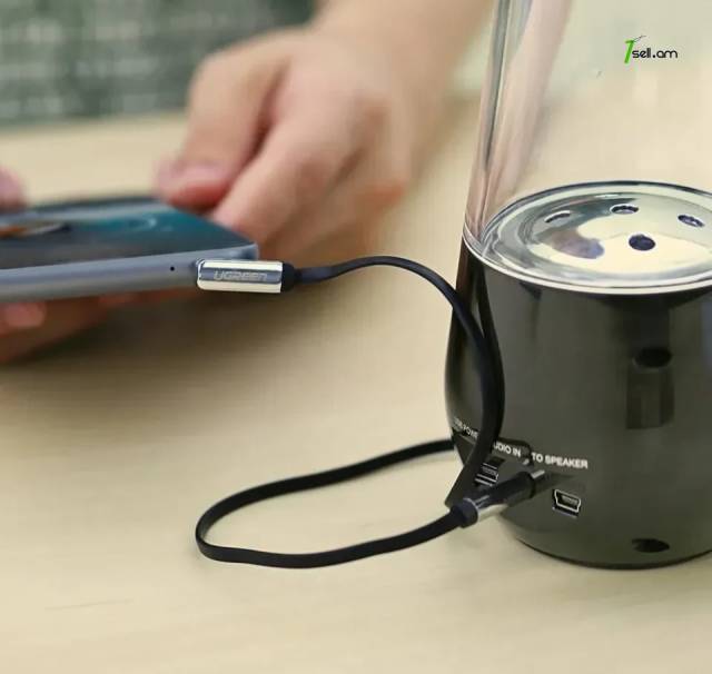 Ugreen AV119 3.5 մմ (պապա-պապա) Aux Audio Flat Cable 0.5m 90 Degree Right Angle for Computer Tablets MP3 Mobil