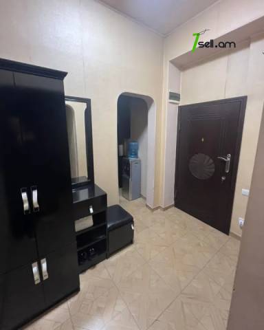 3 սենյականոց բնակարան Մոսկովյան փողոցում, 85 ք.մ., բարձր առաստաղներ, կապիտալ վերանորոգված, քարե շենք