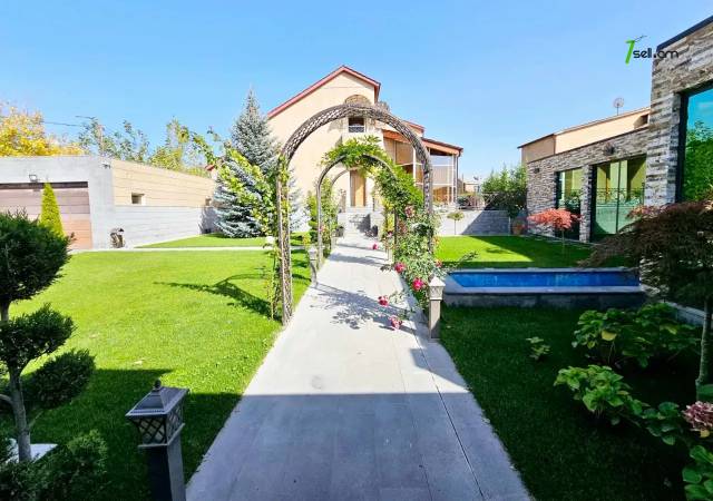 Երկու հարկանի տուն Բագրևանդի 20-րդ փողոցում Նոր Նորքում, 1830 ք.մ., 3+ սանհանգույց