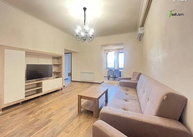 2 սենյականոց բնակարան Լեոյի փողոցում, 65 ք.մ., բարձր առաստաղներ, 3/5 հարկ, կապիտալ վերանորոգված