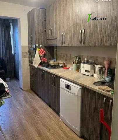 3 սենյականոց բնակարան Գուսան Շերամի փողոցում, 65 ք.մ., 2/9 հարկ, կապիտալ վերանորոգված