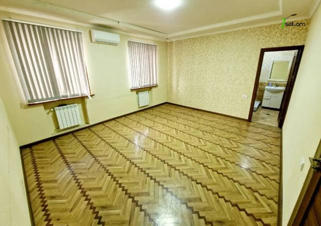 Երկու հարկանի քարե տուն Գարեգին Հովսեփյանի փողոցում Նորք Մարաշում, 820 քմ, 3+ սանհանգույց