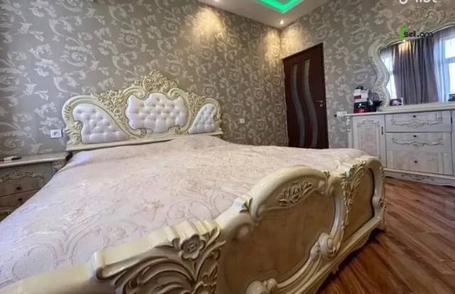 3 սենյականոց բնակարան նորակառույց շենքում Մելքումովի փողոցում, 93 ք.մ., նախավերջին հարկ