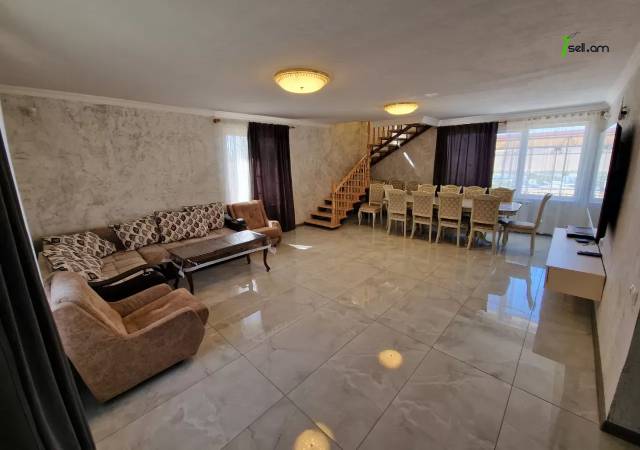 Երկու հարկանի քարե տուն 1-ին փողոցում Բյուրեղավանում, 700 քմ, 3+ սանհանգույց, կապիտալ վերանորոգված