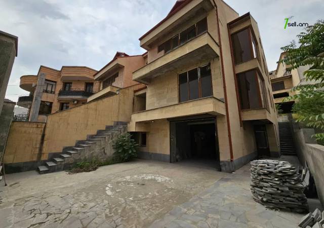Բազմաֆունկցիոնալ գույք Անտառային փողոցում կենտրոնում, 800 ք.մ.