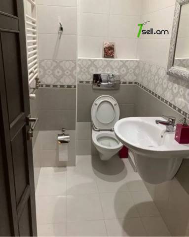 3 սենյականոց բնակարան նորակառույց շենքում Քեռու փողոցում, 118 ք.մ., 2 սանհանգույց, բարձր առաստաղներ