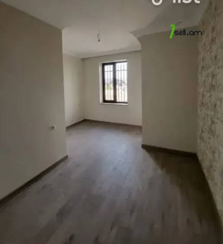 Երեք հարկանի տուն, Գ-1 թաղամաս Աջափնյակում, 300 ք.մ., 3+ սանհանգույց, եվրովերանորոգված