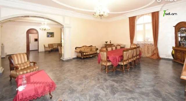 Երկու հարկանի տուն Վահան Տերյանի փողոցում Ավանում, 500 ք.մ., 3+ սանհանգույց, մեծ հողամաս