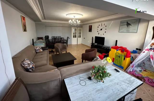 4 սենյականոց բնակարան Ռուբինյանց փողոցում, 100 ք.մ., 8/14 հարկ, 2 սանհանգույց, մասնակի վերանորոգում