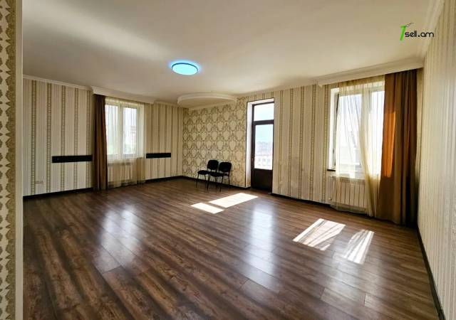 Բազմաֆունկցիոնալ գույք Մելքումովի փողոցում Աջափնյակում, 600 ք.մ.