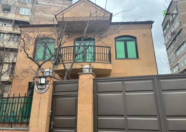 Երկու հարկանի քարե տուն Նվեր Սաֆարյան փողոցում Ավանում, 167 քմ, 3+ սանհանգույց