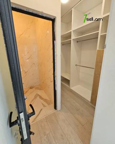 Երկու հարկանի քարե թաունհաուզ Ալբերտ Էյնշտեյնի փողոցում Քանաքեռավանում, 654 ք.մ., 3+ սանհանգույց