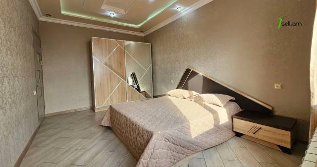 Երկու հարկանի քարե տուն, Գ-1 թաղամաս Աջափնյակում, 880 ք.մ., 2 սանհանգույց, կապիտալ վերանորոգված