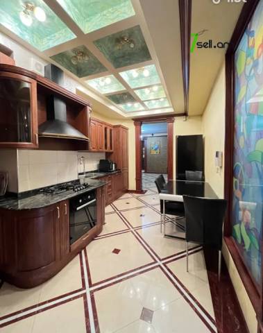 Ընդարձակ 6 սենյականոց բնակարան նորակառույց շենքում, Buzand St, 350 ք.մ., 3+ սանհանգույց