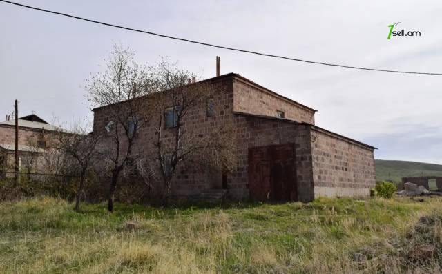 Երկու հարկանի քարե տուն 6-րդ փողոցում Հացիկում, 203 քմ, 2 սանհանգույց