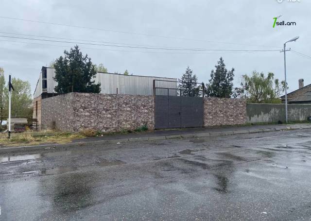 Բազմաֆունկցիոնալ գույք 3-րդ փողոցում Մայակովսկիում, 500 ք.մ.