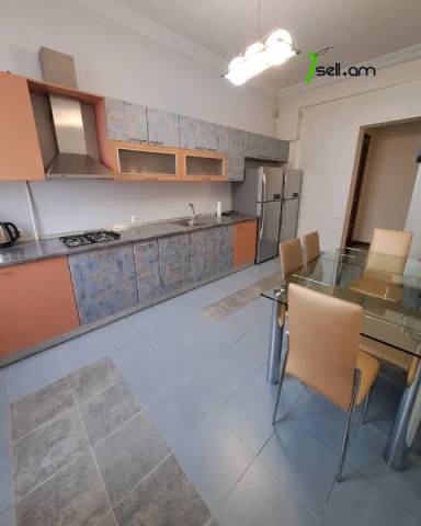 3 սենյականոց բնակարան Թումանյան փողոցում, 121 ք.մ., 2 սանհանգույց, բարձր առաստաղներ, 3/7 հարկ