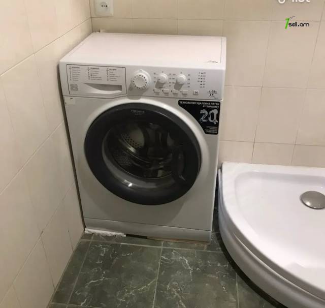 2 սենյականոց բնակարան Նիկողայոս Ադոնցի փողոցում, 44 քմ, 2/9 հարկ, կապիտալ վերանորոգված