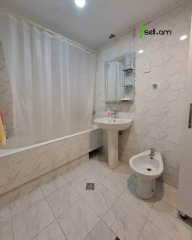 3 սենյականոց բնակարան Նալբանդյան փողոցում, 100 ք.մ., 2 սանհանգույց, բարձր առաստաղներ, 3/5 հարկ