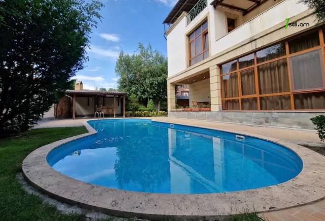 Երեք հարկանի քարե տուն, Ձոր 1 թաղամաս Դավիթաշենում, 800 ք.մ., 3+ սանհանգույց, կապիտալ վերանորոգված