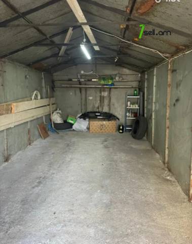 4 սենյականոց բնակարան Դրոյի փողոցում, 108 ք.մ., դիզայներական ոճով վերանորոգված, քարե շենք