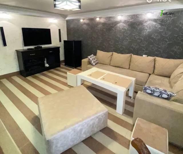 2 սենյականոց բնակարան Գրիբոյեդով փողոցում, 61 ք.մ., 1/5 հարկ, եվրովերանորոգված, քարե շենք