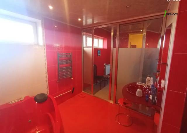 Երեք հարկանի տուն Բագրևանդի փողոցում Նոր Նորքում, 320 քմ, 2 սանհանգույց, կապիտալ վերանորոգված