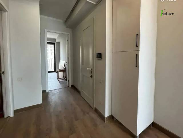 3 սենյականոց բնակարան նորակառույց շենքում Ռուբեն Սևակի փողոցում, 84 ք.մ., 5/7 հարկ, 2 սանհանգույց