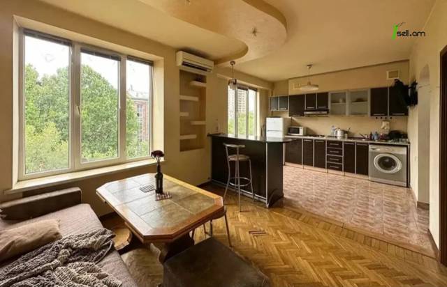 2 սենյականոց բնակարան Աբովյան փողոցում, 45 ք.մ., եվրովերանորոգված, քարե շենք
