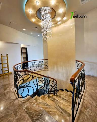 Երեք հարկանի տուն Արաբկիրում, 3200 ք.մ., 3+ սանհանգույց, մեծ հողամաս, կապիտալ վերանորոգված