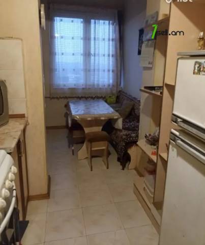 1 սենյականոց բնակարան Ծովակալ Իսակովի պողոտայում, 47 ք.մ., նախավերջին հարկ