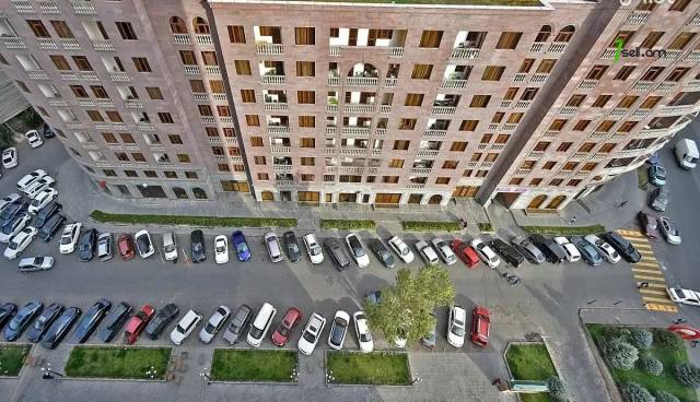 Ընդարձակ 3 սենյականոց բնակարան նորակառույց շենքում Ադոնցի փողոցում, 156 ք.մ., 2 սանհանգույց