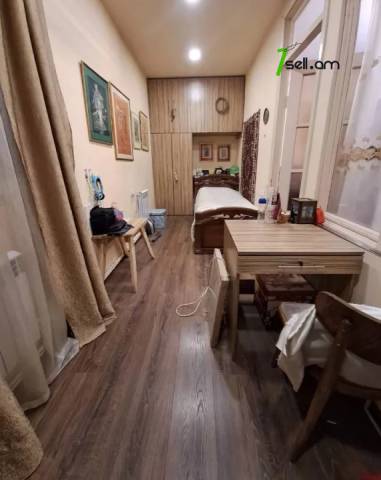 4 սենյականոց բնակարան Դերենիկ Դեմիրճյանի փողոցում, 130 ք.մ., 2 սանհանգույց, բարձր առաստաղներ