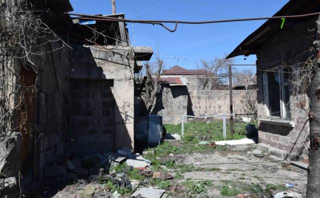 Մեկ հարկանի քարե տուն Երկաթգծի փողոցում Գյումրիում, 112 քմ