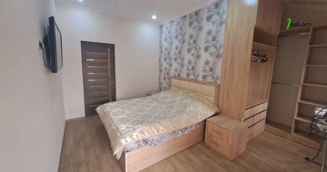 Երկու հարկանի քարե տուն Մայիսի 9-ի փողոցում Շենգավիթում, 150 քմ, 2 սանհանգույց, եվրովերանորոգված