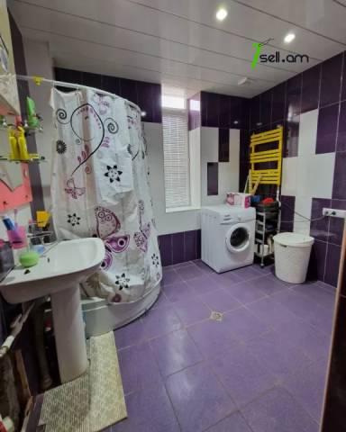 Երկու հարկանի քարե տուն Մելքումովի փողոցում Դավիթաշենում, 400 ք.մ., 2 սանհանգույց