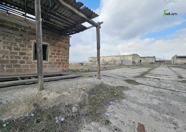 Հողատարածք ընդհանուր օգտագործման Եղվարդում, 18,300 ք.մ.