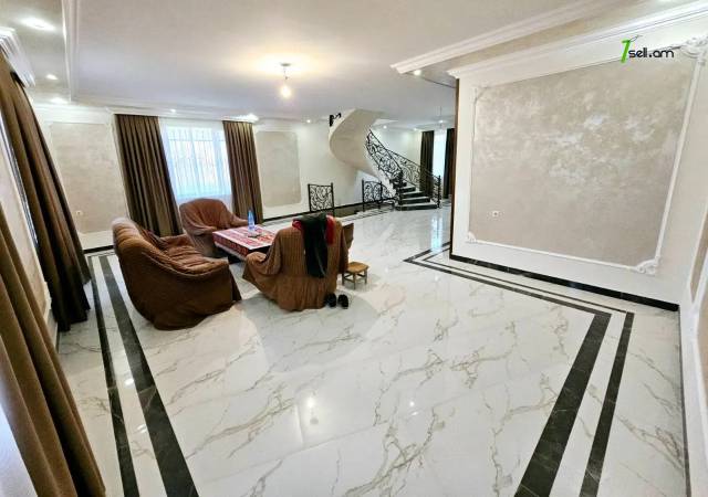 Երկու հարկանի քարե տուն, Գ-1 թաղամաս Աջափնյակում, 1080 ք.մ., 3+ սանհանգույց, կապիտալ վերանորոգված