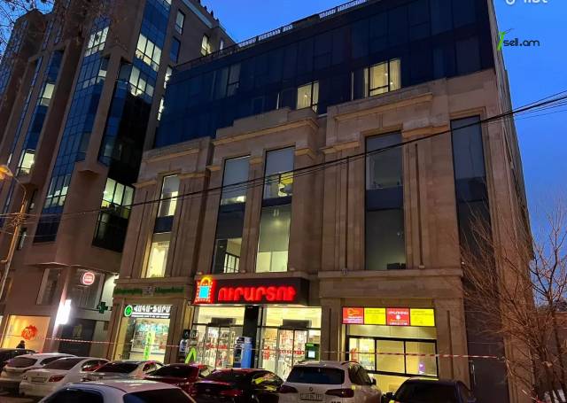 3 սենյականոց բնակարան նորակառույց շենքում Հանրապետության փողոցում, 55 ք.մ., բարձր առաստաղներ