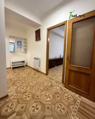 2 սենյականոց բնակարան Երվանդ Քոչարի փողոցում, 67 ք.մ., 2/14 հարկ, կապիտալ վերանորոգված