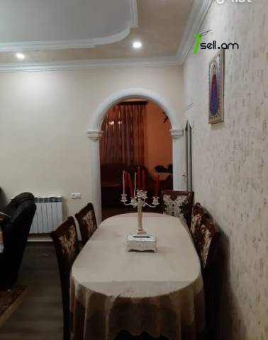 Երկու հարկանի քարե տուն, 7-րդ նրբանցք Մուղնիում, 248 քմ, 2 սանհանգույց, մասնակի վերանորոգում