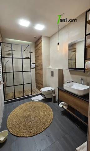 3 սենյականոց բնակարան նորակառույց շենքում Արամի փողոցում, 70 ք.մ., 5/12 հարկ, բարձր առաստաղներ