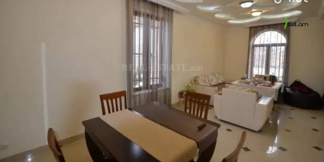 Երկու հարկանի քարե տուն, Ավան-Առինջ 1-ին միկրոշրջան Ավանում, 400 ք.մ., 3+ սանհանգույց