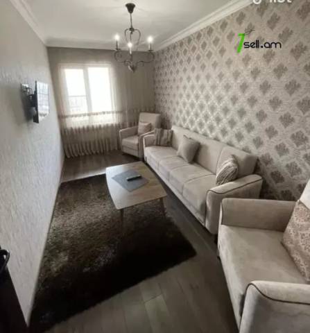 3 սենյականոց բնակարան, Նազարբեկյան թաղամաս, 100 ք.մ., նախավերջին հարկ, մի քանի պատշգամբ