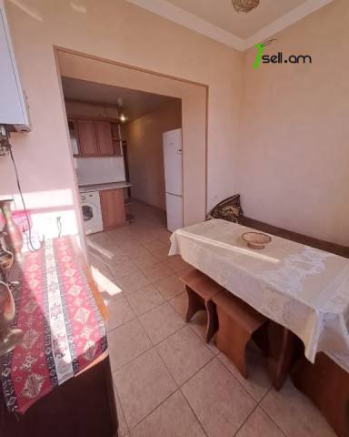 1 սենյականոց բնակարան Նալբանդյան փողոցում, 42 ք.մ., կապիտալ վերանորոգված, քարե շենք