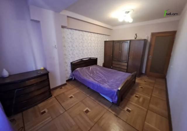 3 սենյականոց բնակարան Երվանդ Քոչարի փողոցում, 95 ք.մ., 4/13 հարկ, մի քանի պատշգամբ