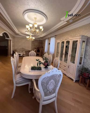 Երկու հարկանի քարե տուն, Թբիլիսյան խճուղի Արաբկիրում, 900 ք.մ., 3+ սանհանգույց, եվրովերանորոգված